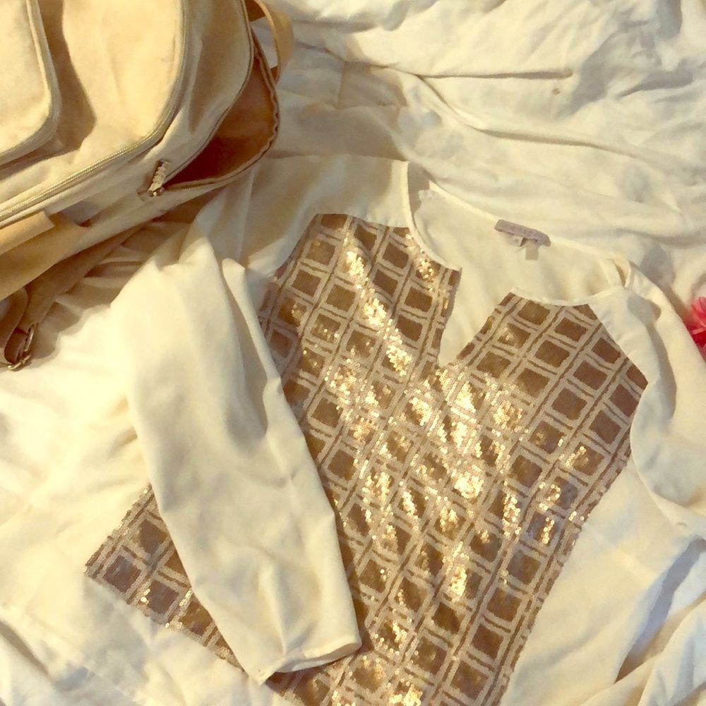 Gold detailed blouse!